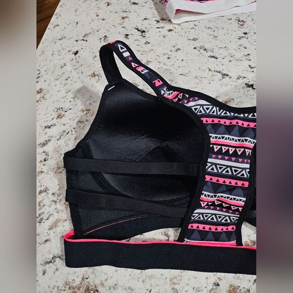 NWT Youmita Boho Racerback Sportsbra Bundle Strappy Back Mesh Lining Size 40 D - Picture 10 of 15
